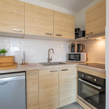 Les Eucalyptus-12 By Interhome