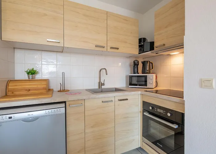 Les Eucalyptus-12 By Interhome